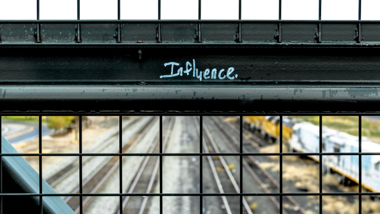 BloggerInfluencerYoutuberWas verbirgt sich hinter diesen digitalen Berufen Photo by Elijah Macleod on Unsplash